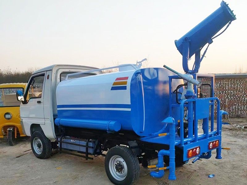 四輪灑水車(chē)